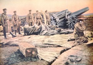 Canon de siège japonais en action contre la forteresse allemande de Tsingtao sur la côte chinoise - Photographer Japanese