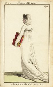 Femme en robe blanche avec un voile sur la moitié de ses cheveux, Paris