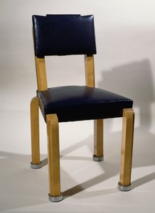 Chaise, par Pierre-Emile Legrain, en cuir bleu et bois de sycomore, style Art déco