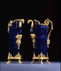 Deux cruches, vers 1767 - Pierre Gouthière