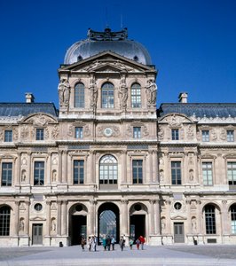 Architecture : vue de la cour carrée au Louvre. Réalisée par Pierre Lescot (1515-1578)