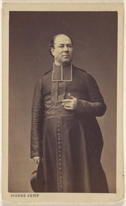 [ecclésiastique non identifié, debout, tenant un chapeau] - Pierre Petit