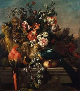 Œillets et autres fleurs avec des perroquets sur un piédestal