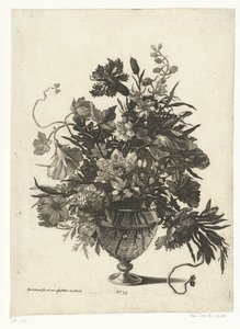 Vase en verre avec des fleurs (Vazen met bloemboeketten)