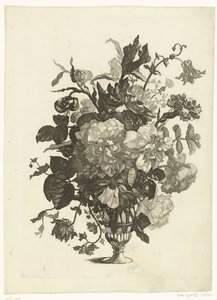 Vase en verre avec des fleurs
