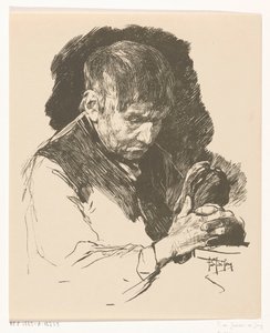 Homme en prière avec les mains jointes