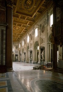 Vue de la nef centrale de la basilique Saint-Jean-de-Latran. Le plafond est probablement réalisé par Pirro Ligorio - Pirro Ligorio