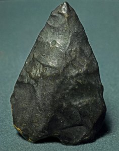 Préhistoire : biface amygdaloïde en silex