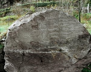 Préhistoire, art rupestre : roche funéraire avec représentations de cerfs, bovins et poignards. Âge du cuivre. Période énéolithique. Roche n. 1. Cemmo (Brescia) Parco archeologico nazionale dei Massi di Cemmo, Italie