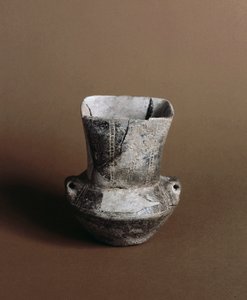 Préhistoire : vase à ouverture carrée avec graffiti néolithiques de la Caverna Delle Arene à Candide (Ligurie). Pegli, Museo Villa Pallavicini - Prehistoric Prehistoric