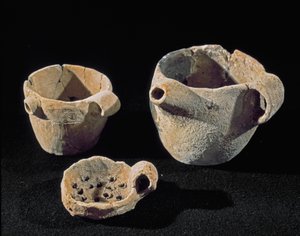 Préhistoire : divers accessoires de vaisselle. Âge du fer. De l