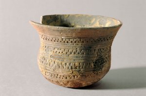 Préhistoire : vase en forme de cloche. Néolithique (terre cuite)