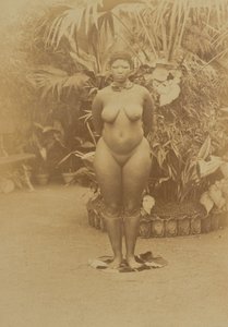 [Femme sud-africaine, nue]