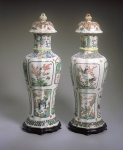 Paire de vases et couvercles chinois d