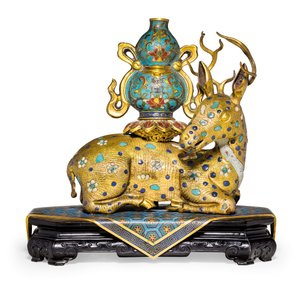 Une paire de cerfs couchés (cuivre doré et émail cloisonné) - Qing Dynasty   Qianlong Period Chinese