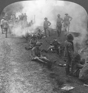 Feux de camp matinaux et petit-déjeuner dans le golfe Persique, Première Guerre mondiale, vers 1914-1918 - Realistic Travels Publishers
