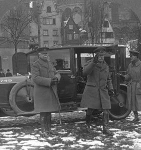 Le maréchal Earl Haig arrivant à Cologne, Allemagne, vers 1919-1920