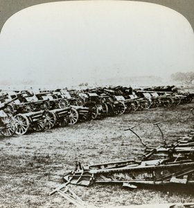 Centaines de canons allemands capturés à Couralette, France, Bataille de la Somme, Première Guerre mondiale, 1916 - Realistic Travels Publishers