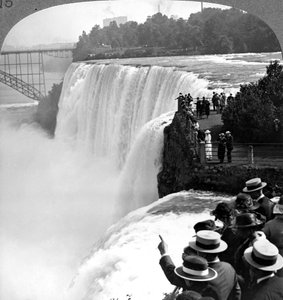 Chutes du Niagara depuis Goat Island, New York, USA
