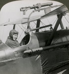 Sopwith Scout avec pistolet photographique monté sur l