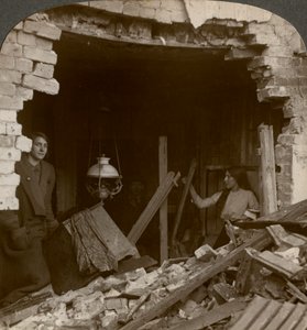 Les dégâts causés par une bombe Zeppelin allemande, Première Guerre mondiale - Realistic Travels Publishers