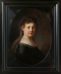 Jeune femme en costume fantastique