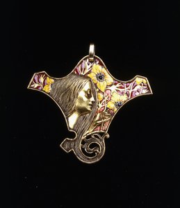 Un pendentif représentant une jeune fille - Rene Jules Lalique