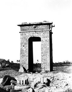 Arc du temple à Karnak, Égypte, 1863-1864