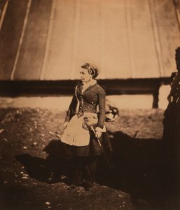 Vivandière, portrait en pied de cantinière française portant l