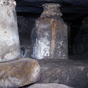 Rome antique, période archaïque: temple construit sous le lapis niger dans le forum romain avec une des plus anciennes inscriptions en latin. VIe siècle av. J.-C. Italie - Roman