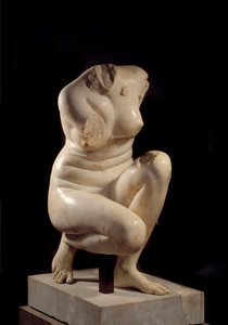 Aphrodite accroupie