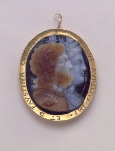 Camée, portant des images de Sérapis et Isis, dans un cadre en or du XVIe siècle portant les noms de Marcus Antoninius et de sa femme Faustina