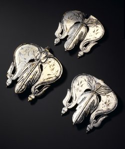 Pendentifs de harnais de cavalerie avec restes de décoration en niello, du site romain de Newstead, Melrose, 80-100 après J.-C.