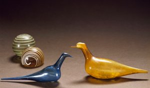 Unguentaires en forme de colombe, verre teinté et soufflé