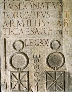 Insigne inscrit de la Vingtième Légion Victorieuse Valérienne, légion romaine levée au 1er siècle ap. J.-C. - Roman