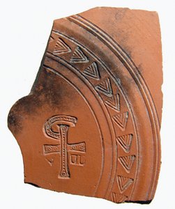 Fragment de poterie avec une combinaison de lettres formant une abréviation pour le nom de Jésus-Christ, Afrique du Nord, c.4ème siècle apr. J.-C.