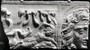 Relief représentant Jonas et la baleine, de la catacombe de Sainte-Priscille, Rome - Roman