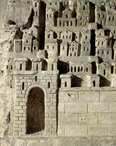 Art romain : bas-relief représentant une ville. 2ème siècle après J.-C.