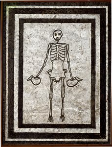 Art romain : squelette portant un askos. Mosaïque provenant de la région du Vésuve. 4e style. 1er siècle av. J.-C. Dim. 91x70 cm Museo Archeologico Nazionale, Naples