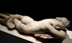 Hermaphrodite endormi : art romain, 1er siècle av. J.-C.