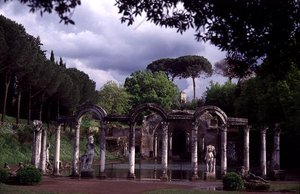 Vue du canal de Canopus, construit en 118-128 après J.-C.
