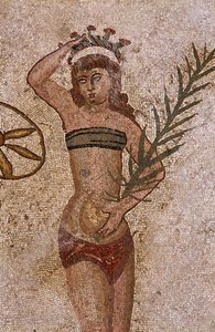 Jeunes Romains pratiquant des exercices physiques. Ils portent un pagne autour des reins et un strophium (ancêtre du soutien-gorge) sur la poitrine. La branche de palmier qu
