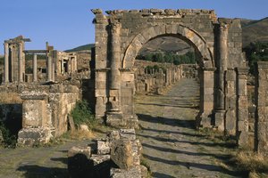 Carte, arche et temple de Vénus (à gauche), Haute période impériale (27 av. J.-C.-395 apr. J.-C.) - Roman Imperial Period