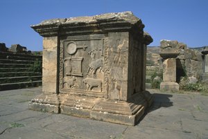 Fragment architectural historié, Haut Empire (27 av. J.-C.-395 apr. J.-C.)