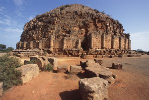 Mausolée royal de Maurétanie, appelé Tombeau de la Chrétienne à cause des croix moulées sur les fausses portes