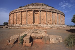 Mausolée royal de Maurétanie, appelé Tombeau de la Chrétienne à cause des croix moulées sur les fausses portes