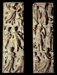 Rome antique : diptyque en ivoire sculpté représentant six muses et six poètes (ou philosophes)
