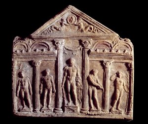 Plaque décorative en terre cuite appelée Campana représentant un temple avec des statues dont celle d