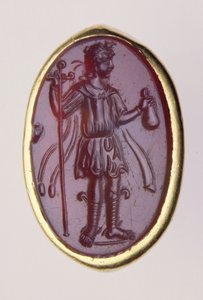 Intaille sertie dans une bague en or représentant une jeune figure masculine, 2ème siècle avant JC