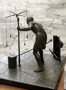 Art romain : le gromaticien. Un arpenteur (agrimensor) mesure le terrain à l